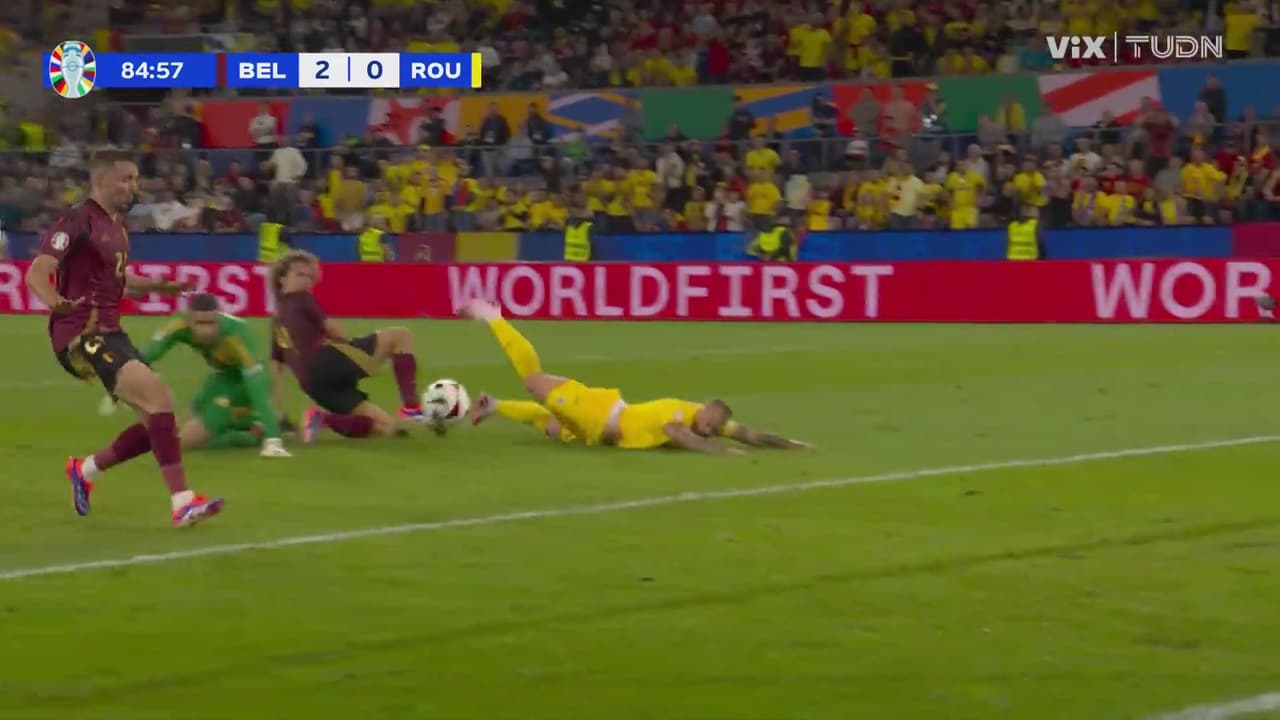 ¡Disparo de Alibec con Casteel fuera y la defensa la salva en la línea!