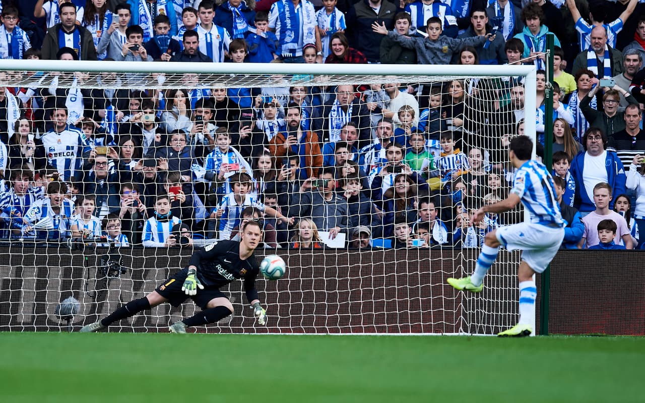 Mikel (12’) abrió el marcador por la vía penal. Griezmann (38’) empató y Suárez (49’) adelantó a los visitantes. Isak (62’) anotó el empate final.