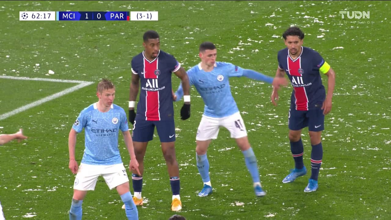 ¡GOL!  anota para Manchester City. Riyad Mahrez