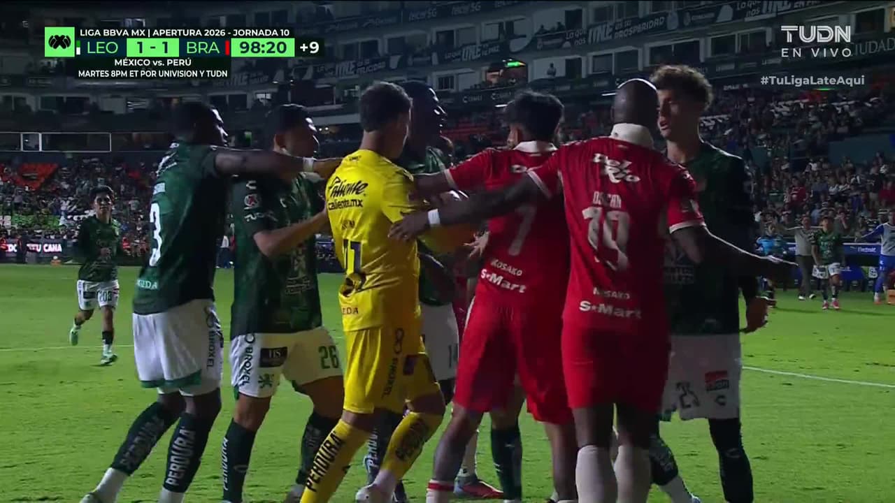 ¡GOL!  anota para León. Alfonso Alvarado