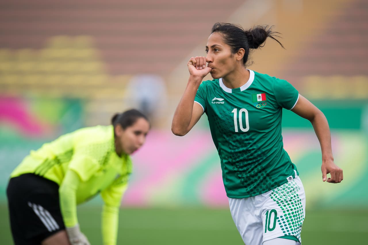 Un momento de respiro vino cuando a los 36 minutos Stephany Mayor marcó el gol de la igualada para México.