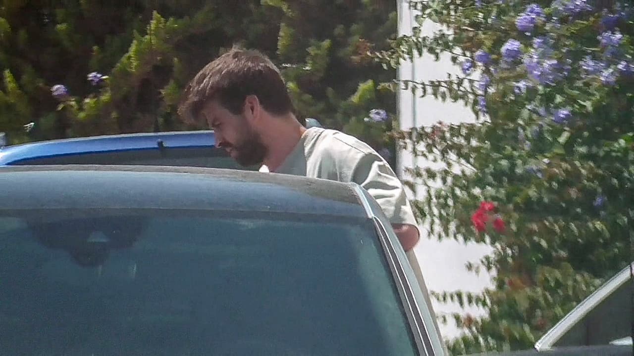 Antes, señala Europa Press, el reconocido futbolista entraba en el garaje del domicilio para evitar ser captado por los paparazzi. 
<br>