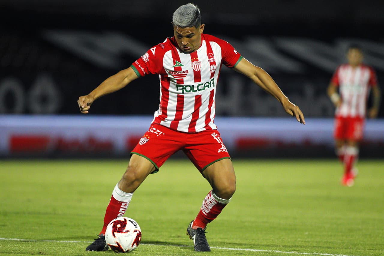 Antes de los primeros 30’ de juego, los visitantes tenían ligeramente mayor posesión del esférico.