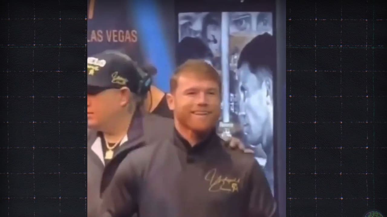 Fan lanza propuesta indecorosa al Canelo y él no aguanta la risa