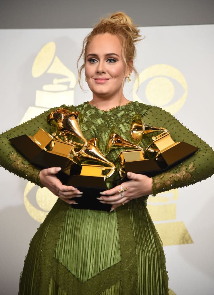 En más de seis minutos de conversación silenciosa y pausada que en realidad incluye fragmentos de un intercambio privado entre madre e hijo, admite que "mamá ha tenido muchos sentimientos importantes recientemente".