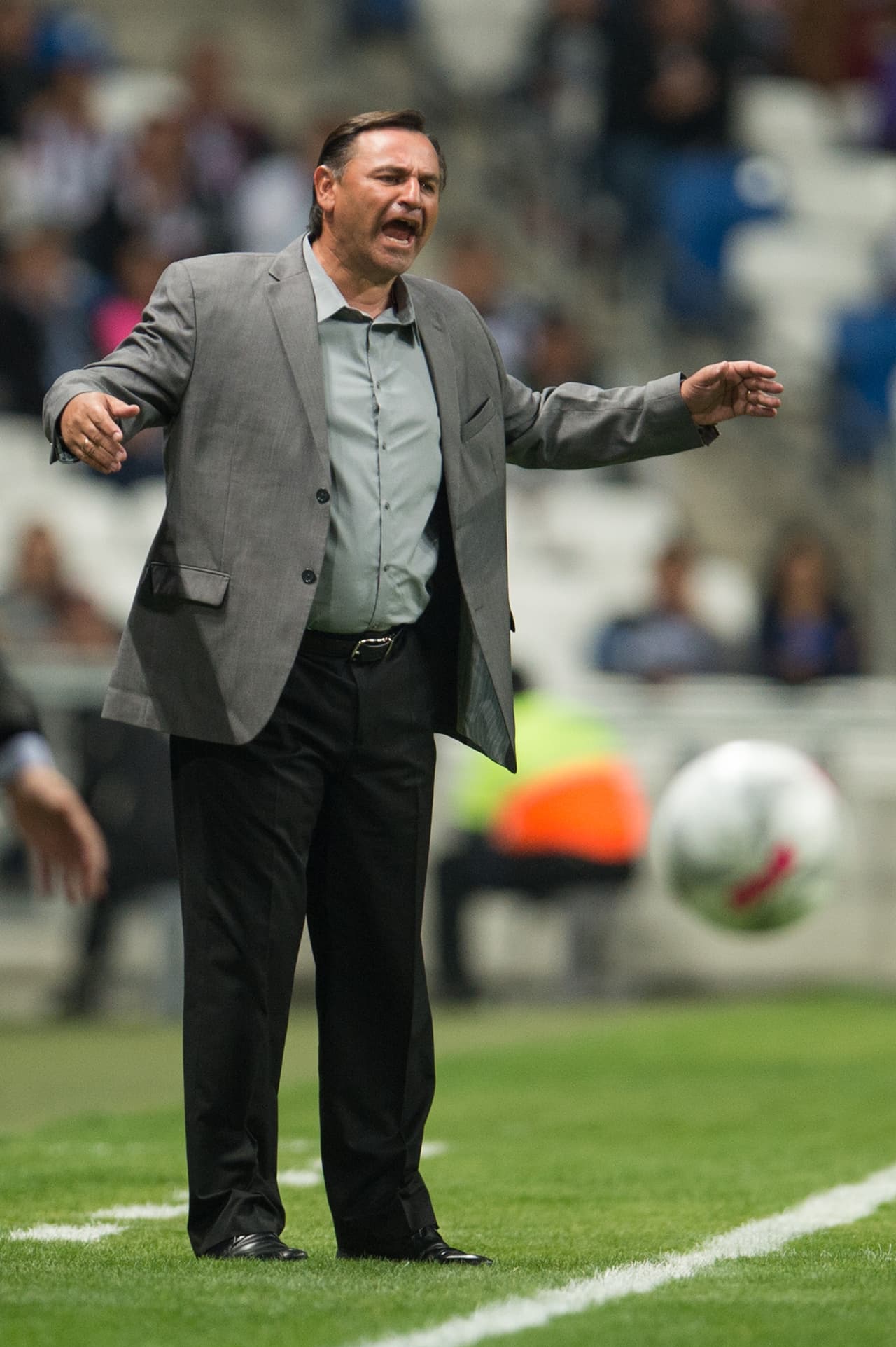 El proyecto lo inició Carlos Bustos que con 10 jornadas y 6 derrotas no pudo mantener el empleo y fue sustituido, Gabriel Briseño dirigió un encuentro y después llegó Luis Fernando Suárez.