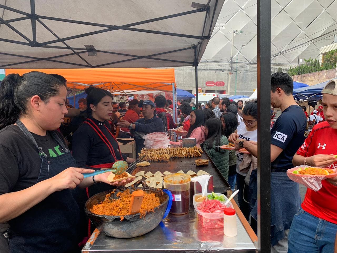 Comida, afición y pasión, la combinación perfecta para vivir el Toluca vs Pumas.