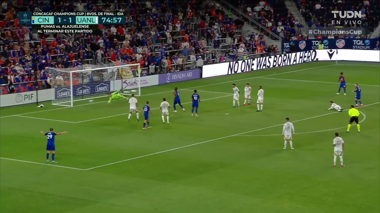 ¡TIRO ATAJADO! disparo por Luca Orellano.