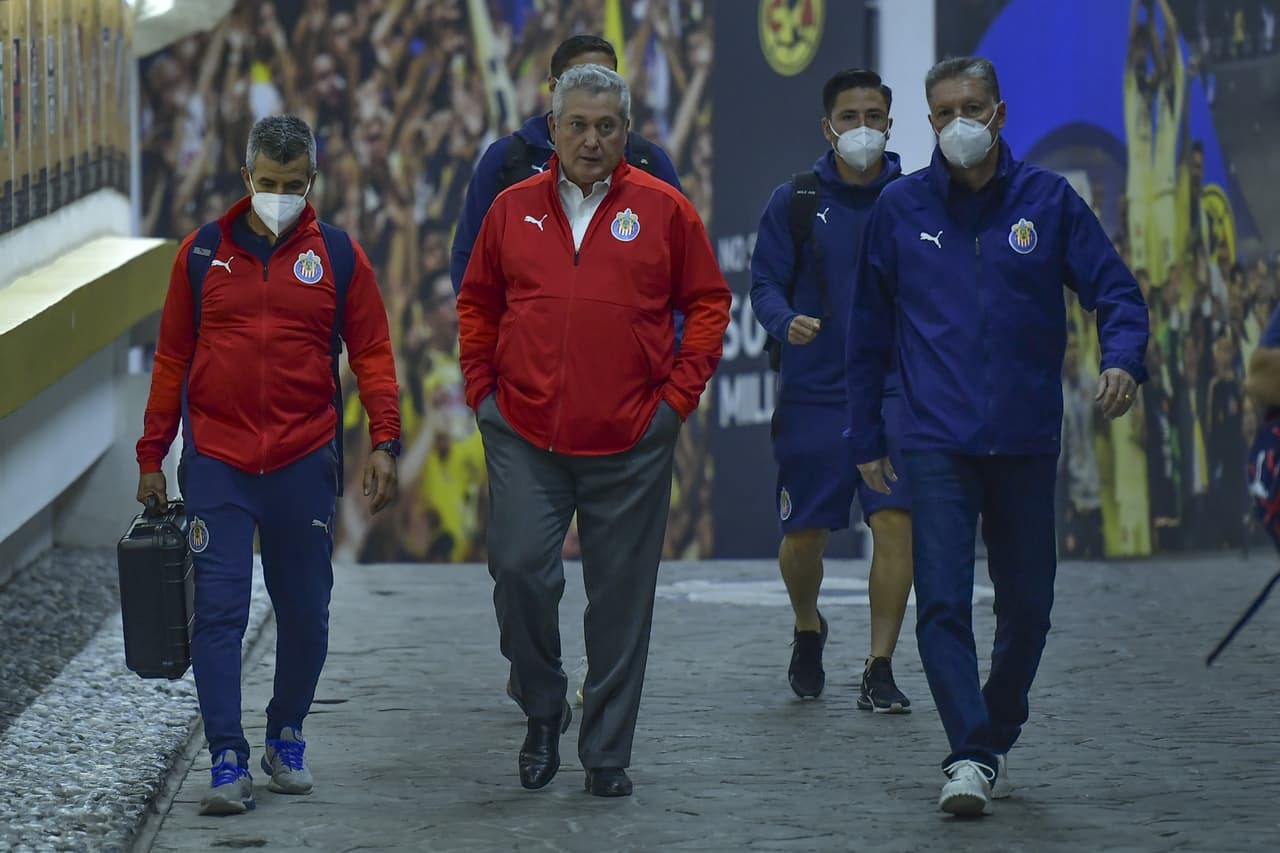 El 'Midas' hace su entrada a las instalaciones.