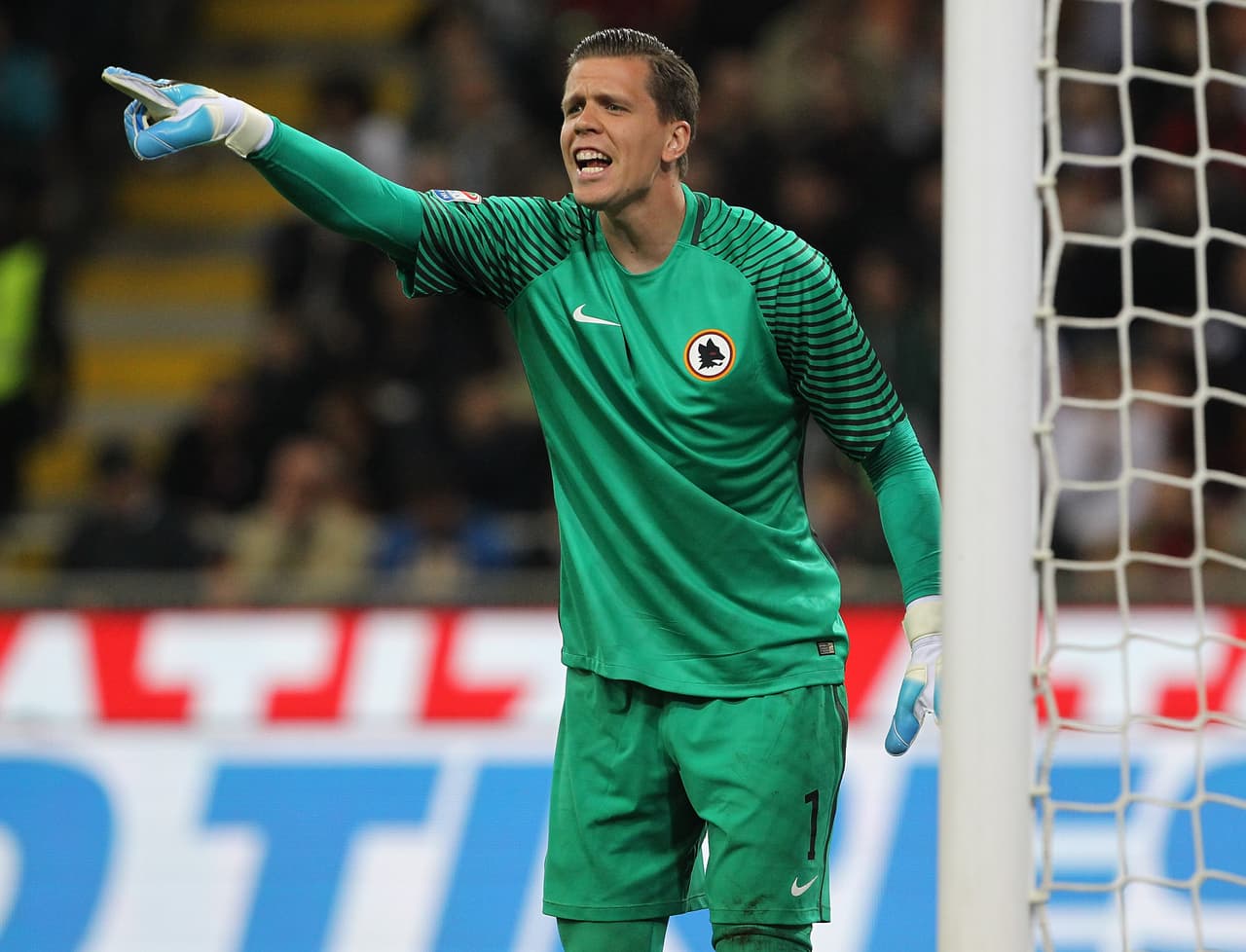 Wojciech Szczesny ha dado muestras de calidad en la Roma, donde juega a préstamo desde el Arsenal, y es por eso que la Juventus estaría buscando contratarlo.