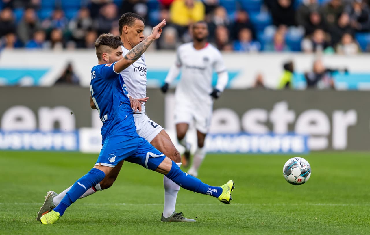 Dost (18’) abrió el marcador para Frankfurt, Stafylidis (48’) emparejó el encuentro y Chandler (62’) anotó el gol de la victoria.