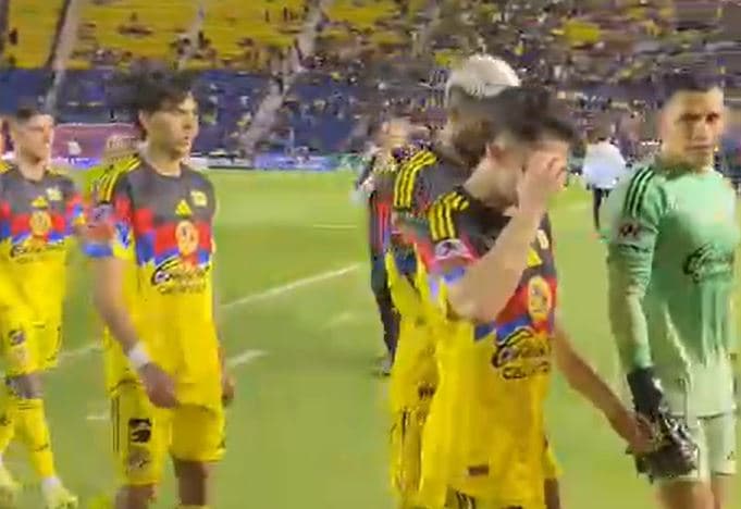 Caras largas en las Águilas en el descanso