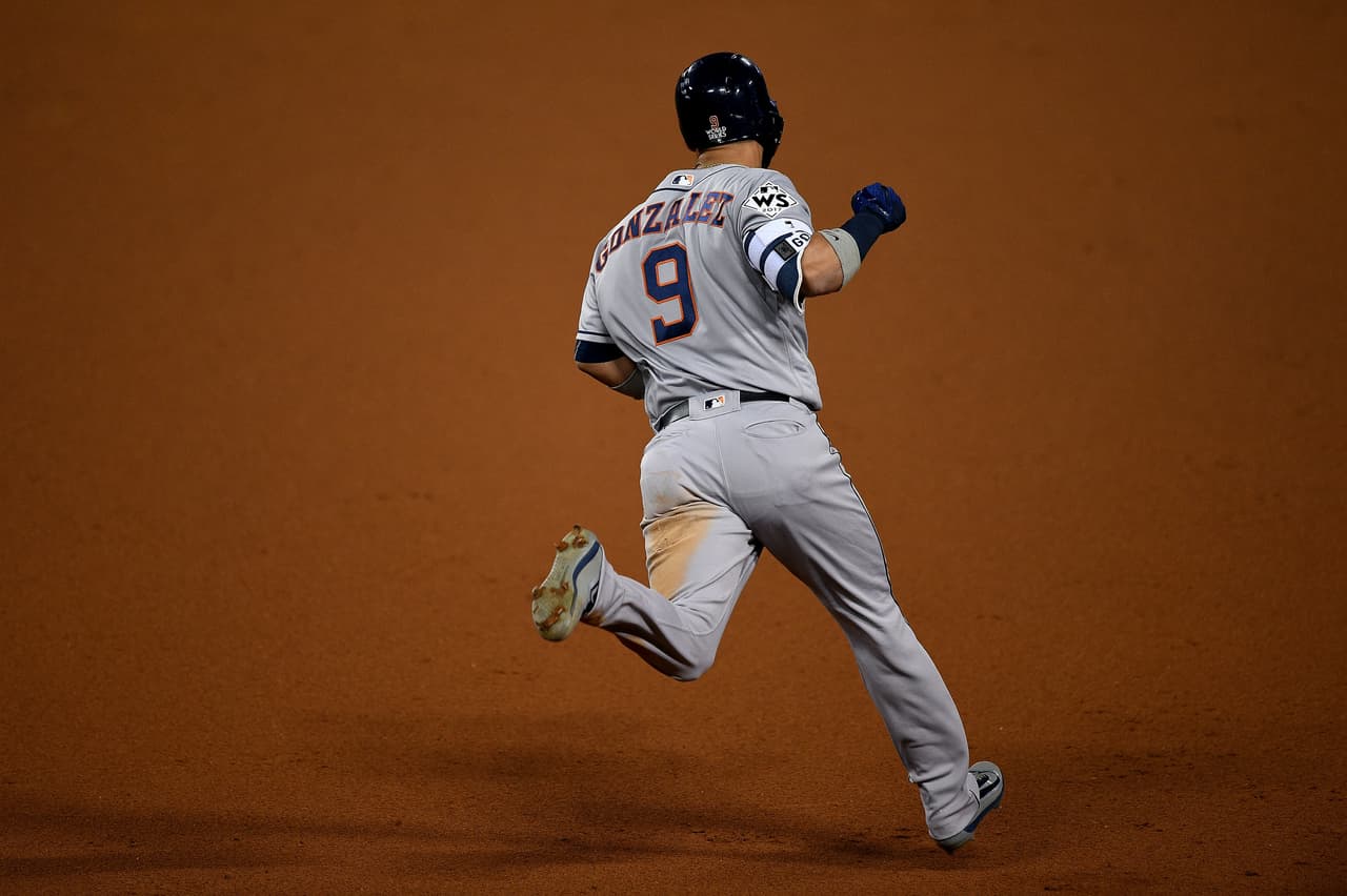 ¡Uno de los grandes momentos de la noche! Con los Astros abajo por una y ante el "inbateable" Jansen, Marwin González se voló la barda para igualar el marcador a 3 carreras y regalarnos béisbol gratis. ¡Entradas extras!