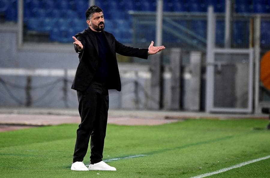 Napoli se impone 2-0 al AS Roma con doblete de Dries Mertens durante la Jornada 28 en la Serie A. El mexicano Hirving Lozano finalmente supera su lesión y regresa a las canchas, esta vez entró al minuto 73 por Elmas.