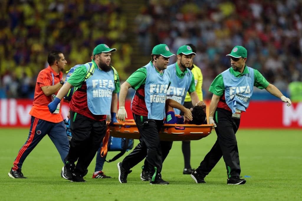 Y a los 30 minutos se produjo una jugada en la que quedó lesionado Abel Aguilar, quien porta el número 8 en su dorsal por Colombia, y fue remplazado por Mateus Uribe.