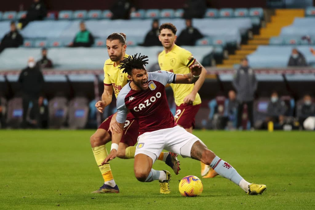 Burnley sabe como contener al ataque del Aston Villa y terminan empatando 0-0 en Birmingham.