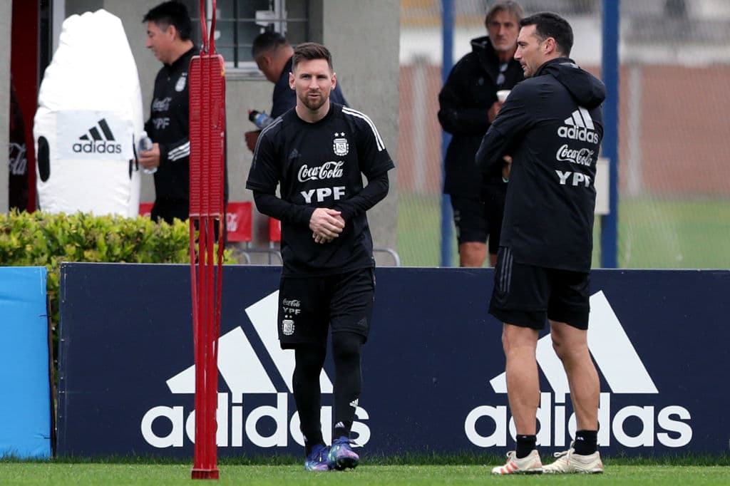 Scaloni confirma que Messi jugará contra Brasil
