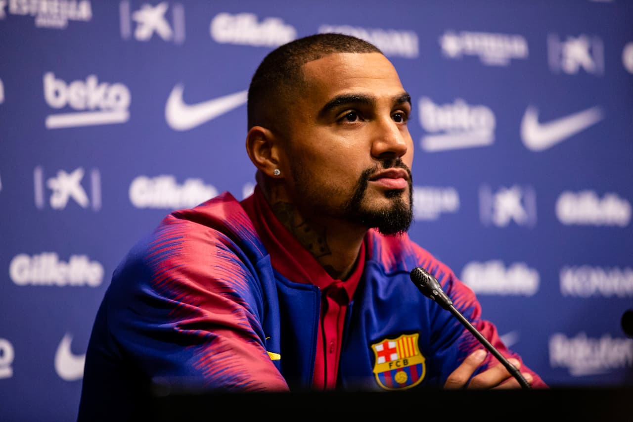 "Uno es el mejor del mundo y el otro uno de los mejores delanteros del mundo. Juegan increíble, los veía en televisión. Ahora que puedo jugar con ellos, solo le doy gracias a Dios", añadió.