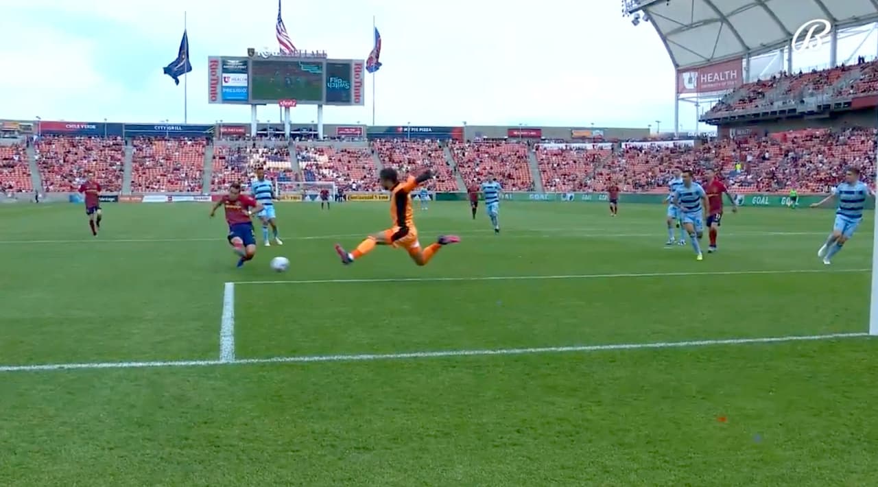 Rubio Rubín no perdona y fusila al portero entre las piernas