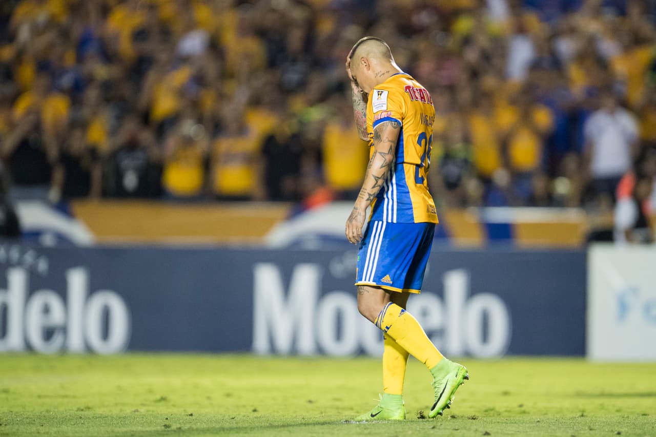 Luego de un penal errado por el chileno Eduardo Vargas, Tigres igualó 1-1 de local contra Pachuca en el partido de ida de la Liga de Campeones de Concacaf, disputado en el estadio Universitario de Monterrey.