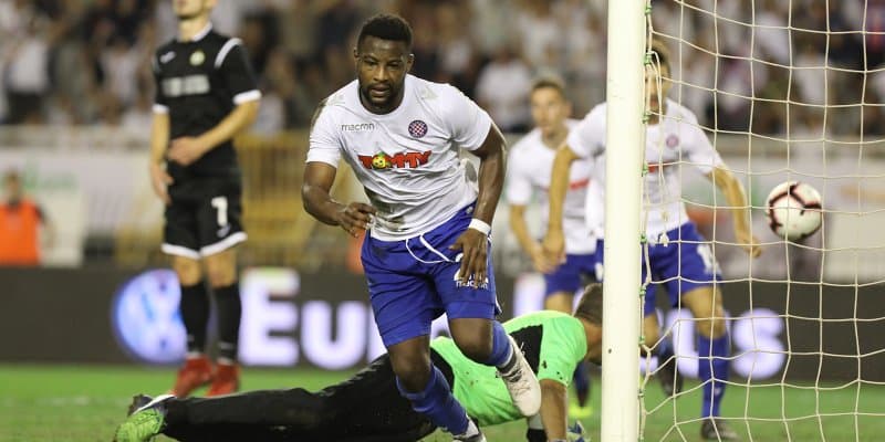 Hajduk Split 1-0 Slavia Sofia: un solitario gol de Ahmed Said fue suficiente para que el equipo croata –de donde surgió, por ejemplo, Luka Modric– lograra el triunfo ante su público.