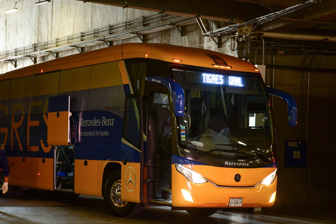 El estadio de las Chivas se ha desinfectado constantemente y cuenta con miles de despachadores de gel antibacterial. Los traslados de los equipos se realizan en autobús para evitar el uso de los aeropuertos. Los jugadores y el cuerpo técnico deben mantener una sana distancia social. Cada futbolista tendrá una botella individual para la hidratación. Además, los festejos entre jugadores están prohibidos.