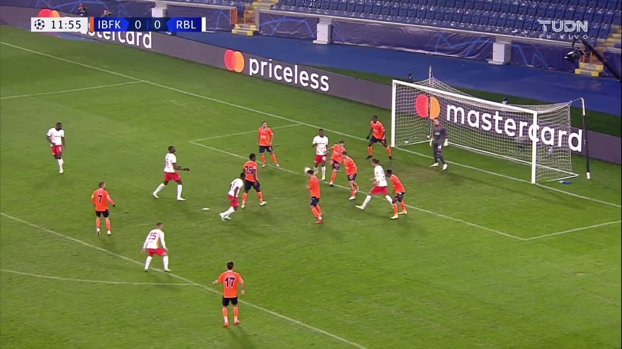 ¡TIRO ATAJADO! disparo por Ibrahima Konaté.