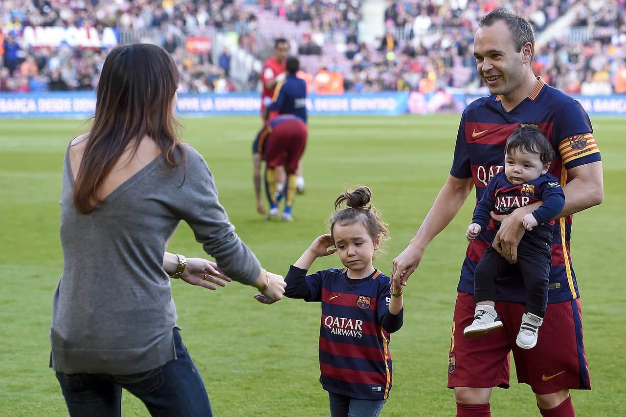 Valeria, de siete años, y Paolo Andrea, de dos años, son los hijos mayores de Andrés Iniesta. Hace poco, nació Siena, la tercera pequeña en la familia.