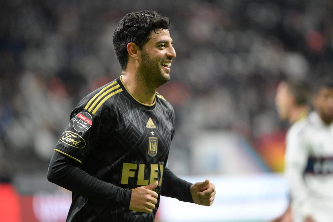 La amenaza llega en 'bombardero': Carlos Vela desarma a la Liga MX