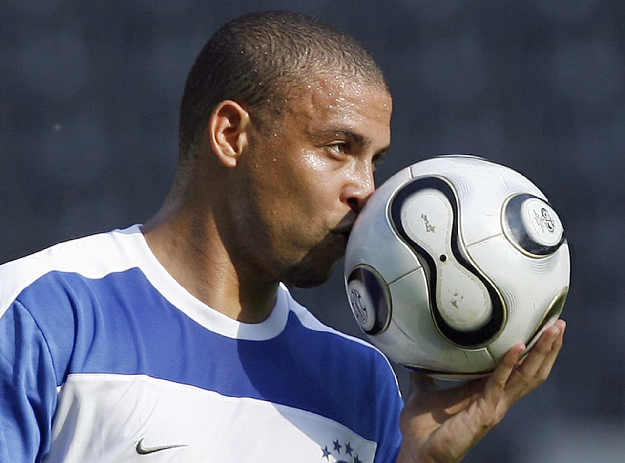 El 14 de febrero del 2011 una de las grandes figuras del futbol mundial abandonó las canchas: Ronaldo, apodado 'El Fenómeno' por su extraordinario talento, es uno de los íconos de la historia del deporte.