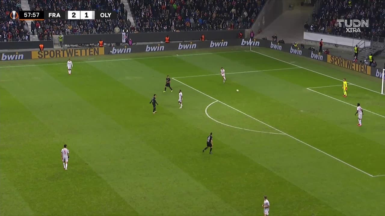 Del sol naciente... El japonés Kamada pone el 3-1 para Eintracht