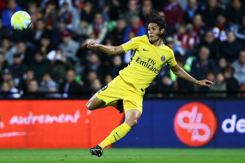 4) 
<b>Edinson Cavani</b>. El veterano delantero uruguayo del PSG, de 31 años, se cotiza muy bien en el mercado, un valor por 60 millones de euros. Es regularmente llamado por la selección de Uruguay.