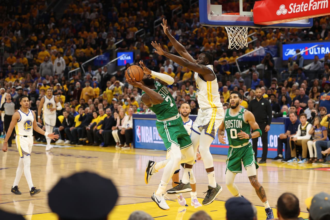 Los Boston Celtics vinieron de atrás en los últimos minutos para derrotar a los Goden State Warriors en el Juego 1 de las NBA Finals.