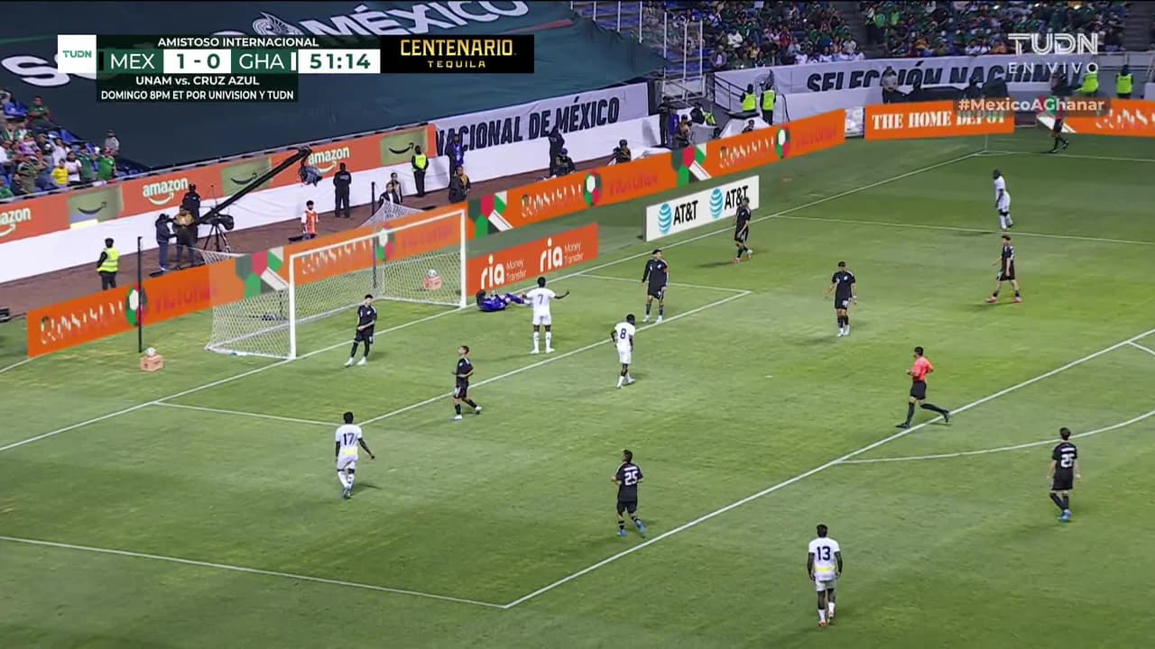 ¡TIRO ATAJADO! disparo por Felix Afena-Gyan.