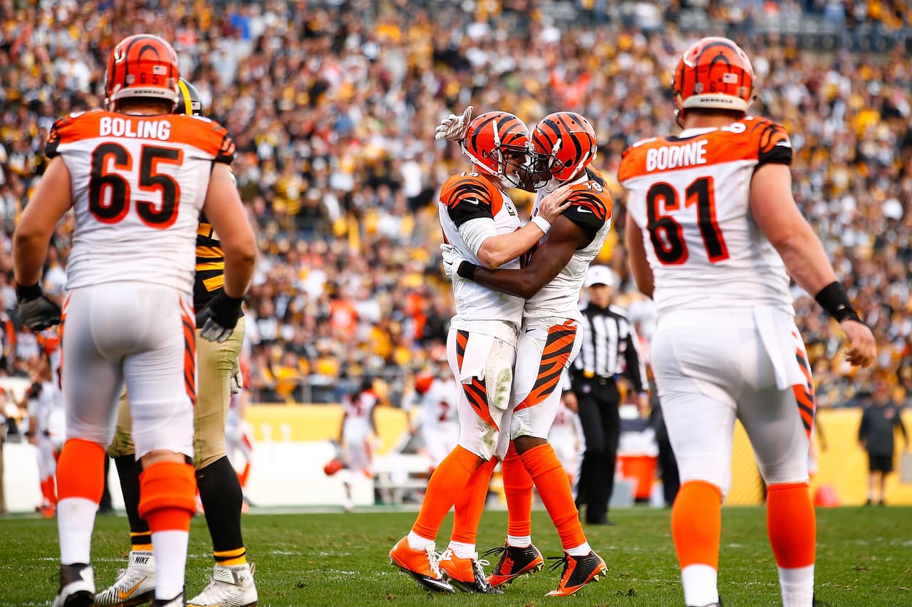 Los Bengals resistieron la marcha y llegarán a la próxima semana invictos al remontar el partido ante los Steelers 16-10.
