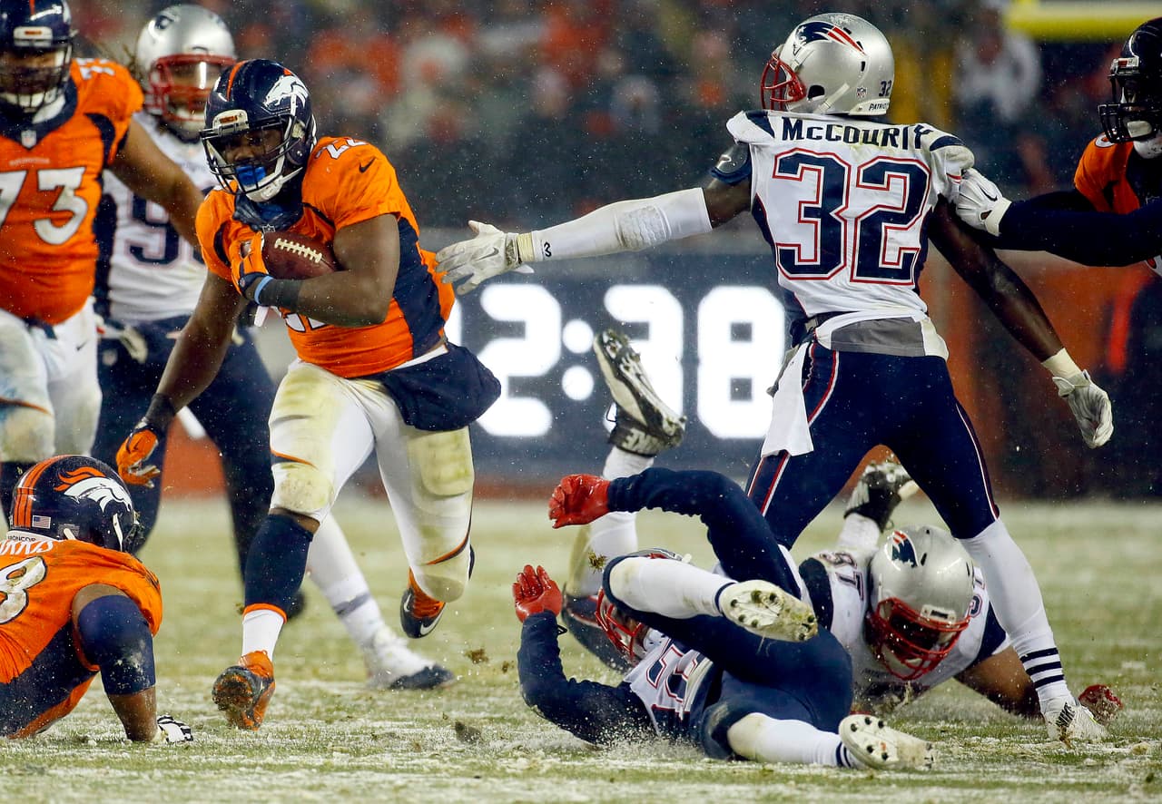 3. DENVER BRONCOS - A pesar de la situación con Peyton Manning y Brock Osweiler se mantienen ganando. Con Peyton limitado y Osweiler aprendiendo, la defensiva sigue siendo brutal a pesar de la ausencia de DeMarcus Ware. Tendrán un duro cierre con partidos de locales ante Oakland y Cincinnati y una visita a Pitsburgh.