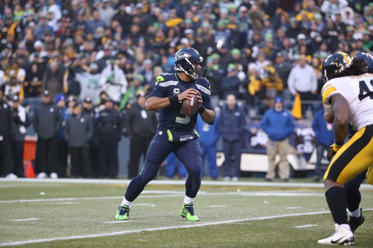 9. SEATTLE SEAHAWKS - El bicampeón de la Conferencia Nacional tuvo un mal inicio, ganó 2 de los primeros 6 partidos, pero a partir de entonces ha ganado 4 de los últimos 5 encuentros. Pudieron ser 5 triunfos debido a que tuvieron oportunidad contra Arizona. Russell Wilson ha mejorado y eso se ve en la ofensiva, aunque la defensa es vulnerable.