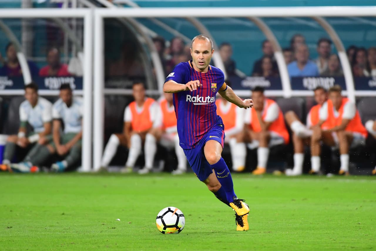 Y el tercero es el capitán blaugrana Andrés Iniesta.