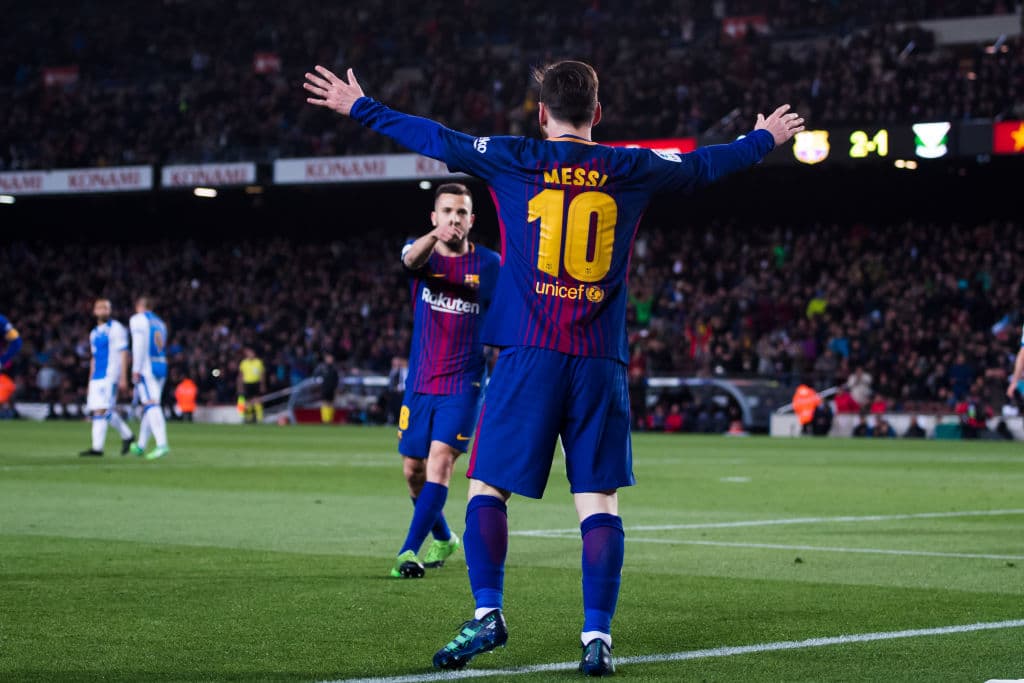 Lionel Messi llegó al equipo grande del Barcelona en 2005 pero desde 2008 le fue concedido utilizar el 10 en el dorsal. Aquí un recuento de su décimo aniversario usando ese número en la espalda.