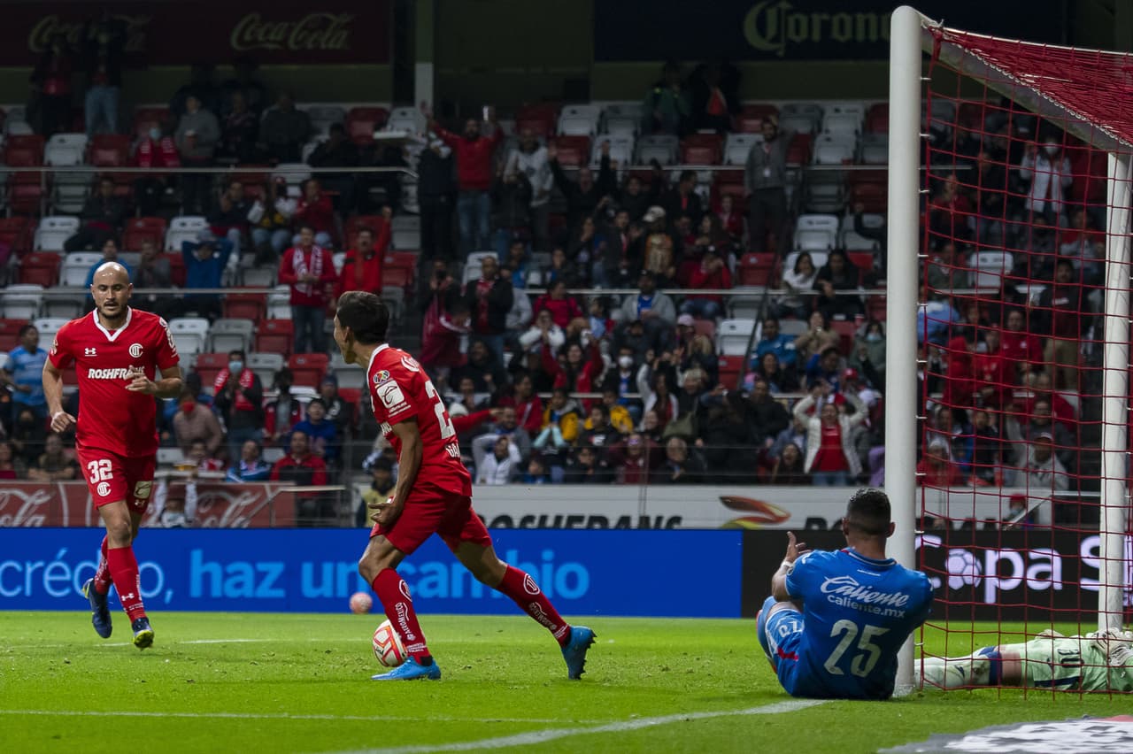 Chivas viene de atrás para pasar a la Final de la Copa por México mientras que Toluca y la Máquina no se hacen daño