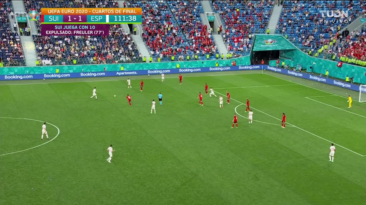 ¡TIRO ATAJADO! disparo por Dani Olmo.