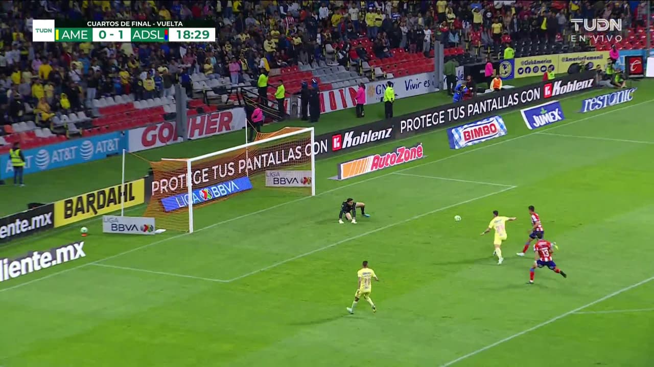 ¡TIRO ATAJADO! disparo por Diego Valdés.