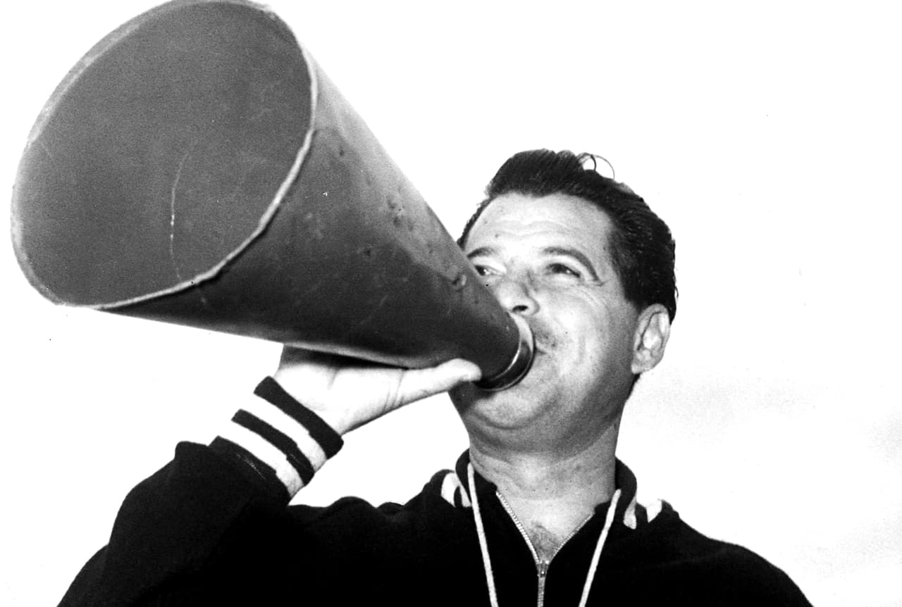 En la temporada 1949-50, el América buscaba no sólo conservar la categoría, sino la existencia, pues los malos resultados acompañaban a la crisis económica.