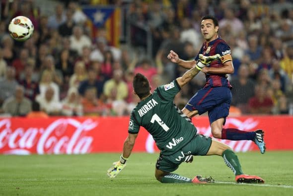 Algo parecido ha sabido manejar el Barcelona, haciendo que la bola circule por todos los sectores de la cancha y teniendo en Iniesta, Hernández y Messi a sus principales orquestadores de juego.