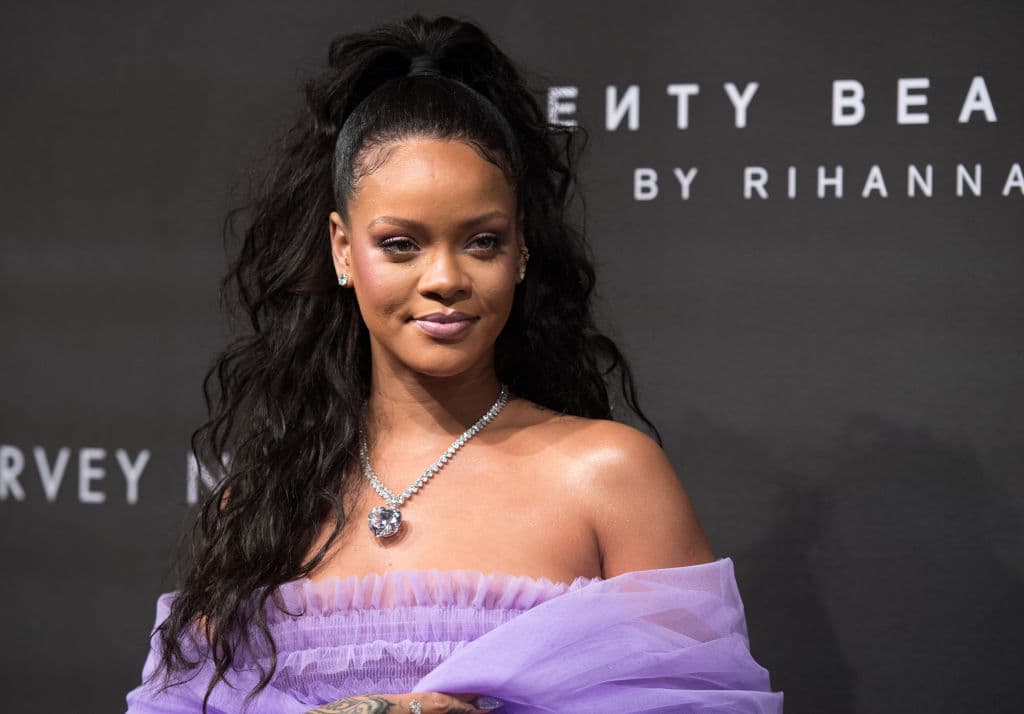 El nombre de la empresa viene del nombre de nacimiento de Rihanna, que es Robyn Fenty.
<br>