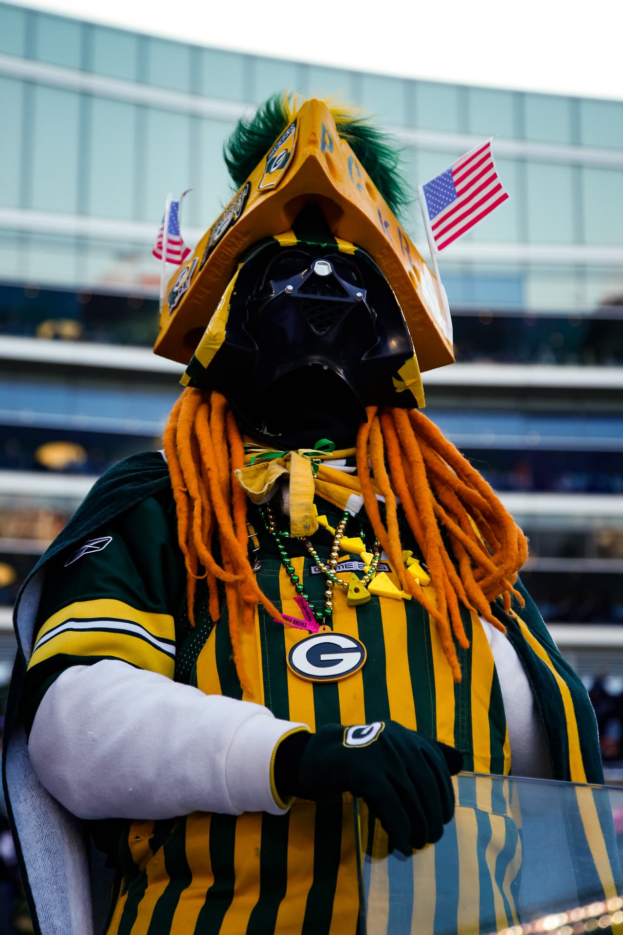 El colorido del fútbol americano en la NFL tuvo la belleza de las porristas como un punto de referencia, en medio de festividad navideña. Los fanáticos también le pusieron su toque particular a la fiesta.