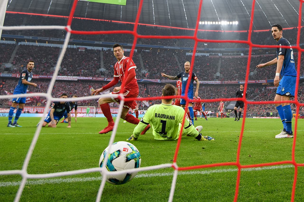 Tras un remate de Joshua Kimmich, el polaco Robert Lewandowski apenas punteó el balón para poner el descuento al minuto 21.