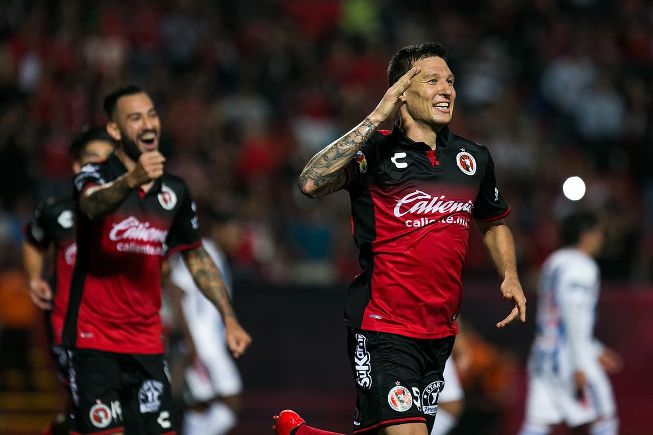 El Tijuana cobró un tiro de esquina por la derecha, Alejandro Donatti remató con la cabeza atrás del punto de penalti y el balón le cayó a Musto, que lo controló de pecho y remató de chilena.