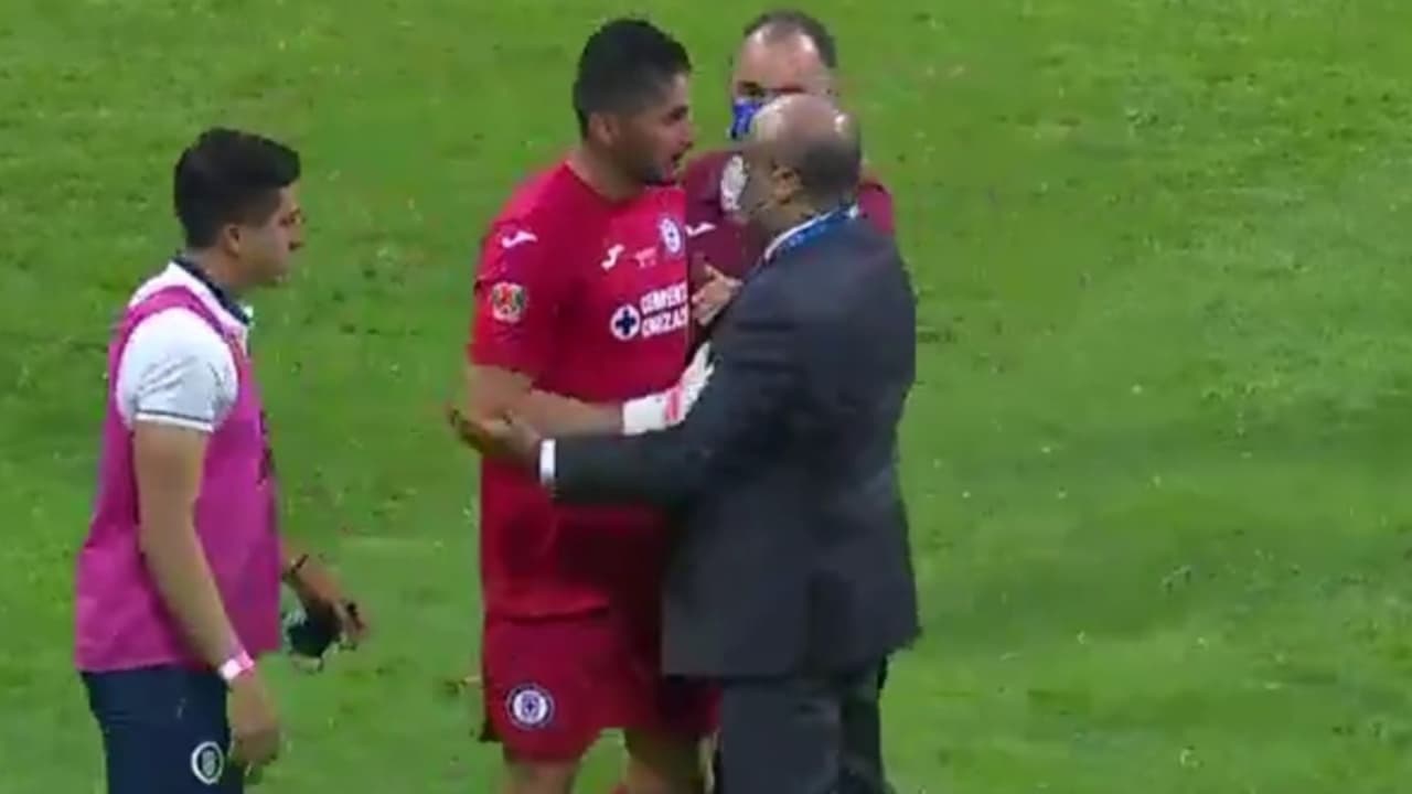 Comisión Disciplinaria suspende a comisario que empujó al hijo de Jesús Corona