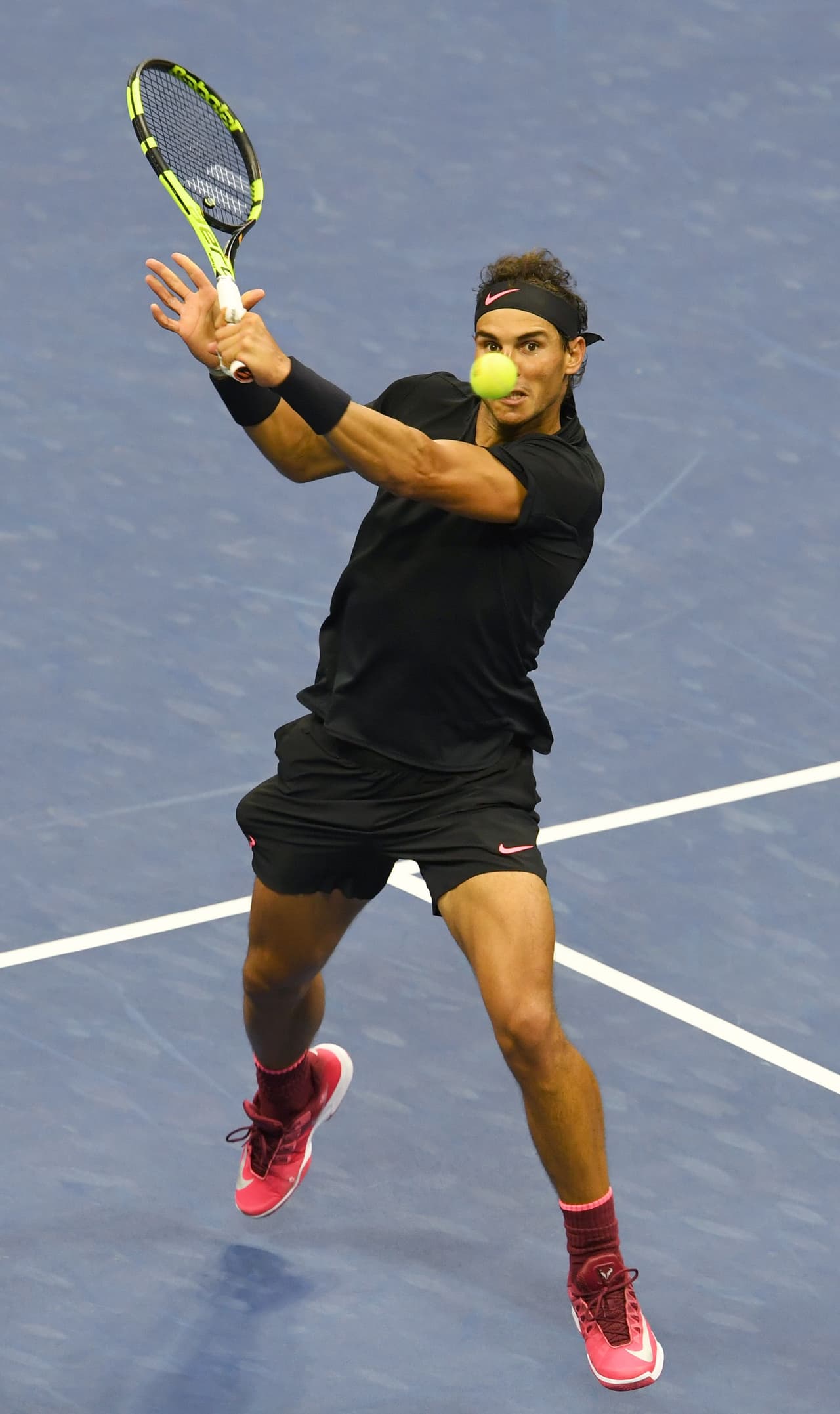 Pero Rafael Nadal regresó de gran manera ganando llevándose el segundo set con un contundente 6-0.